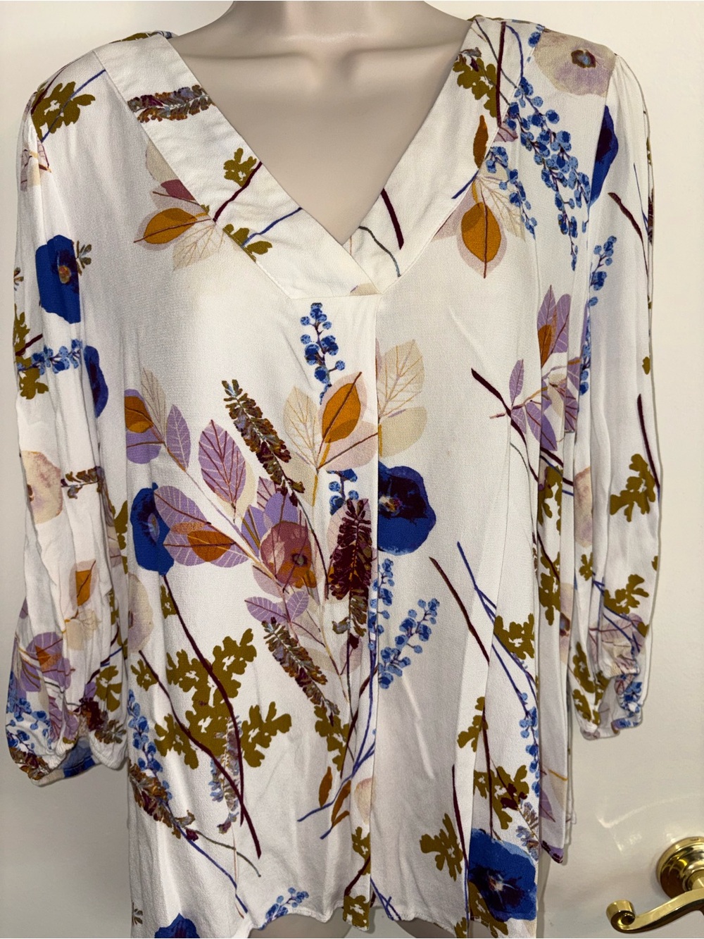 Women’s Floral V-Neck Blouse in Ivory and Blue